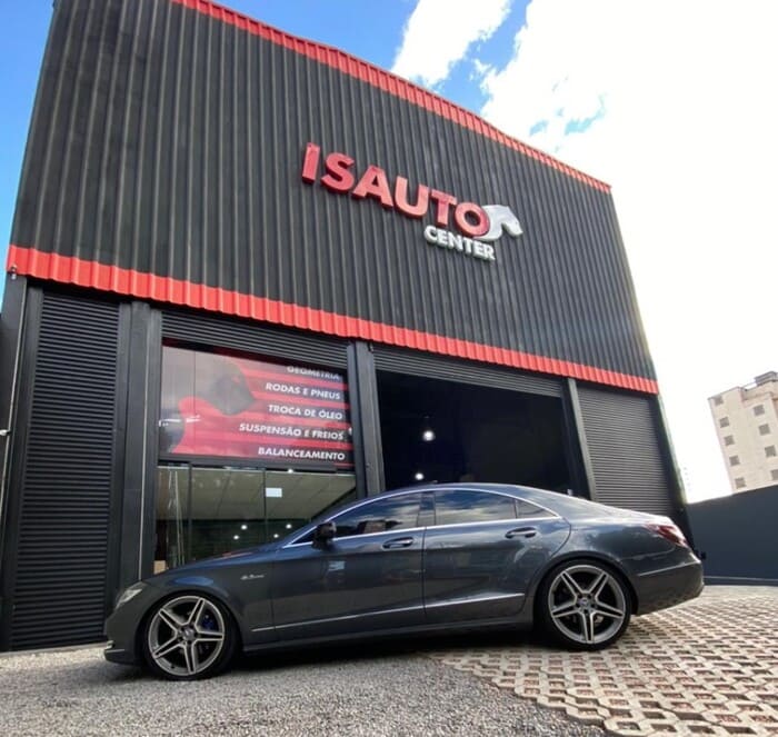 Imagem frontal da Isauto Center em Caxias do Sul (RS).